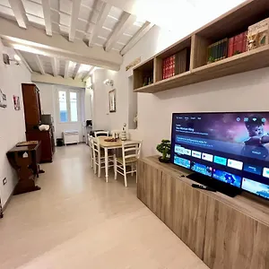 Apartment Sweet House Near Piazza Della Signoria, Florence